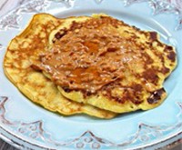 Блины с с арахисовым маслом и медом